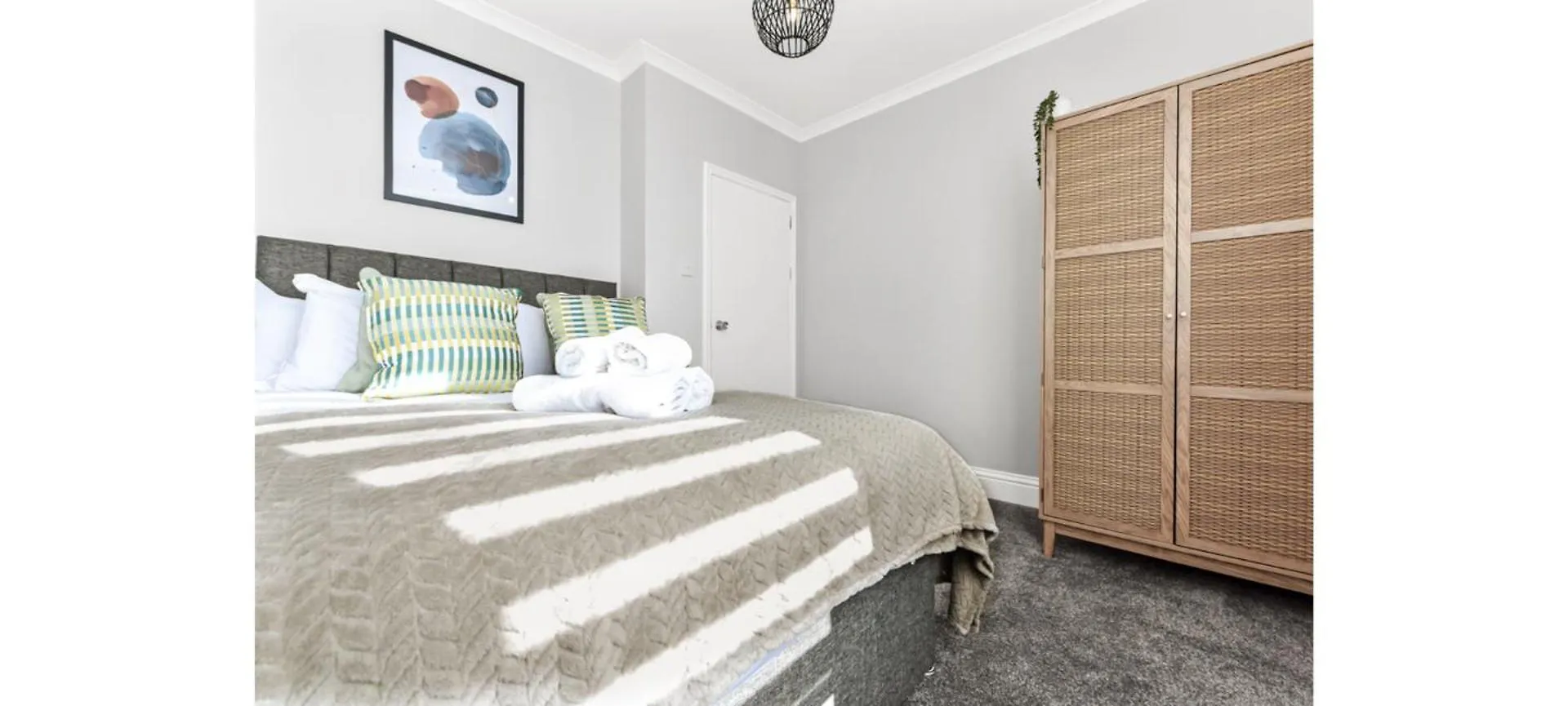 Southwark Serenity: Cozy Flat With Balcony London Apartment